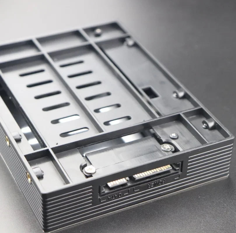 内蔵フロッピーベイ、SATA III、6gbps、トレイレス - External Ssd のレビューと価格